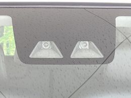 【スマートアシスト】走行中に前方の車両等を認識し、衝突しそうな時は警報とブレーキで衝突回避と被害軽減をアシスト。より安全にドライブをお楽しみいただけます。