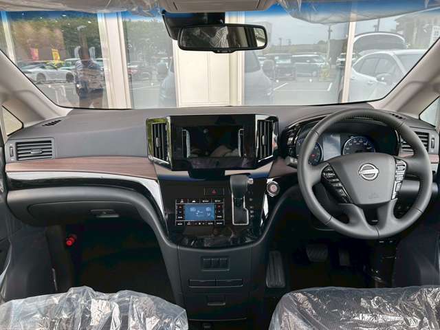 とっても視界が広くて、女性も運転しやすいお車になっております。