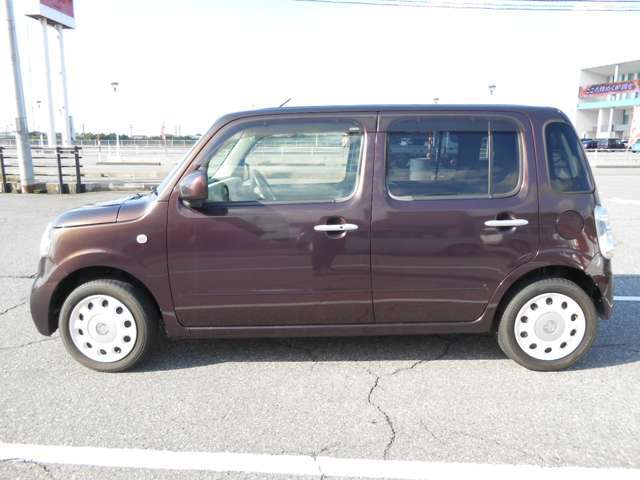 サイドバイザー付きですので雨の日でも換気ができ車内も濡れません♪