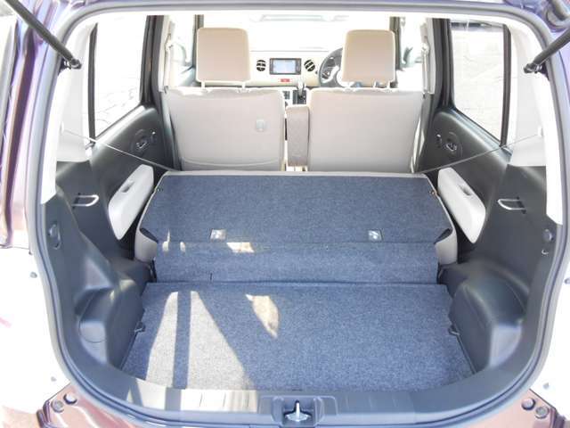 後部座席をたたむとスペース増量！大きな荷物も積むことが出来ます！