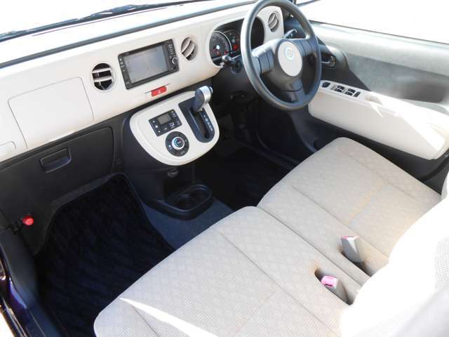 助手席の様子です！安心安全ABS、Wエアバック付き！