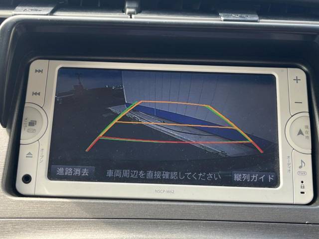 【バックカメラ】駐車時に後方がリアルタイム映像で確認できます。大型商業施設や立体駐車場での駐車時や、夜間のバック時に大活躍！運転スキルに関わらず、今や必須となった装備のひとつです！