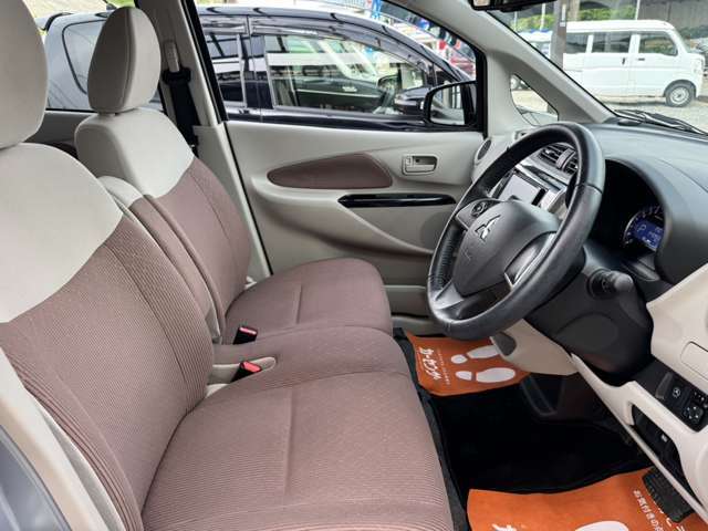 運転席廻りです☆小郡車輌ってどんなお店なの？！ってかたは口コミをチェックしてみてください☆当社ユーザー様より生のお言葉を掲載させて頂いております☆お店選びのお手伝いになれば幸いです！