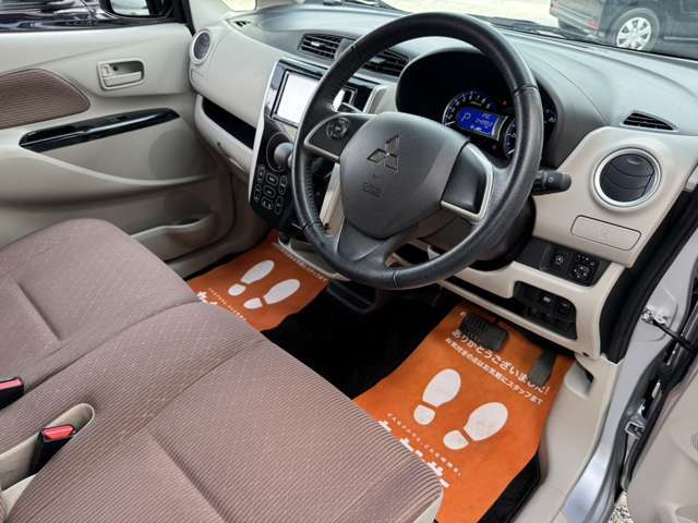 運転席廻りです☆小郡車輌ってどんなお店なの？！ってかたは口コミをチェックしてみてください☆当社ユーザー様より生のお言葉を掲載させて頂いております☆お店選びのお手伝いになれば幸いです！