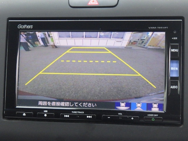 ★バックモニター搭載★ バック時目視しにくいクルマの周囲をカメラで映し出し、安全・安心駐車をサポート♪バックの苦手な方も後ろがハッキリ見えるので安心です☆