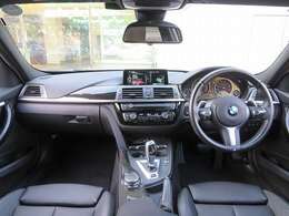 ◆インスツルメントパネルやインテリアトリムなどは、調和しなが洗練された室内を作り上げ、スイッチ類によって、優れた操作性をも実現。ドライバーの視線や動線を考え、人間工学に基づきデザインされています◆