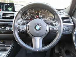 ◆インスツルメントパネルやインテリアトリムなどは、調和しなが洗練された室内を作り上げ、スイッチ類によって、優れた操作性をも実現。ドライバーの視線や動線を考え、人間工学に基づきデザインされています◆