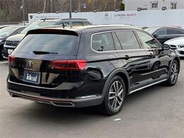当社の納車前点検・サービスの内容は、車検点検・法定12ヶ月定期点検・油脂類の点検及び交換・バッテリーの点検及び交換等を行い、良好な状態にてご納車させていただきます。