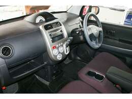 使用感もなく、全体的に良好な状態をキープしています。各種スイッチ類も不具合なく、正常に作動しています。