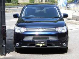 人気のアウトランダーが4WDで、純正ナビで、バックカメラで、電動リアゲートで、アダプティブクルーズコントロールで、車検2年整備付きで、全国ロング保証24ヶ月又は3万キロまで付いて驚きの価格