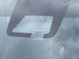 【トヨタセーフティセンス】走行中に前方の車両等を認識し、衝突しそうな時は警報とブレーキで衝突回避と被害軽減をアシスト。より安全にドライブをお楽しみいただけます。