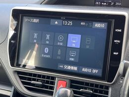 【純正ナビ】人気の純正ナビを装備。オーディオ機能も充実しており、Bluetooth接続すればお持ちのスマホやMP3プレイヤーの音楽を再生可能！毎日の運転がさらに楽しくなります！！