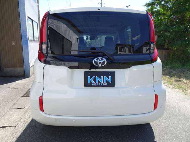 第三者機関の日本自動車鑑定協会（JAAA）の鑑定師が中古車を鑑定。プロがグレーディングレポート（鑑定証）を一台一台に発行します。