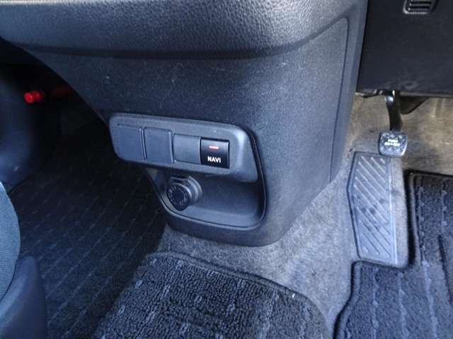 弊社の車両は展示前にボディ磨きにて艶出し、内装クリーニングを施工しております！オプション等のしつこい勧誘致しませんので安心してご来店下さい！