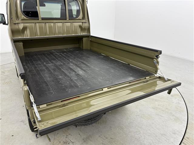 【三方開荷台】積み込みやすくて、たっぷり積める荷室です。シートアレンジできるものは、乗車人数と荷物の量や大きさによってシートを動かすことができるので、より快適なドライブが可能です！