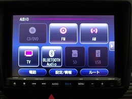 ホンダ純正ナビなのでダッシュボードにスッキリと収まっています。土地勘の無い所でも道に迷わず安心ですね！。AVも色々視聴でるのでドライブも楽しくなりますよ！