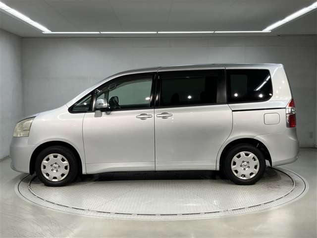 ご購入して頂いた車両は、ご納車前に、しっかり点検・整備してからの、ご納車になります。点検箇所は、エンジンオイル交換・ワイパーゴム・ブレーキ点検・調整・その他を確認の上、ご納車致します。