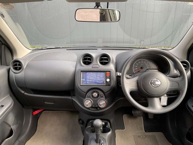 前席内装の全体像です。是非実車をご覧にお越し頂き実際にお座りください。