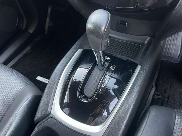 パネル等に目立った傷等ございません。