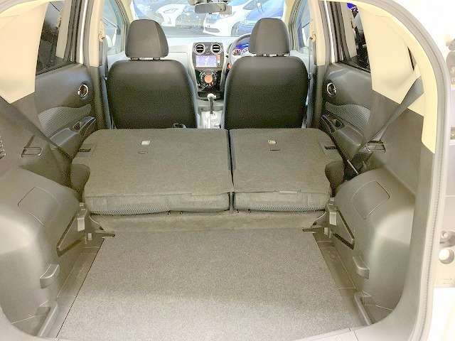 シートアレンジで大きな荷物の収納が出来ます！便利ですよね♪