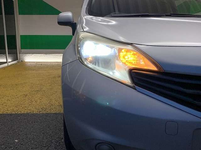 明るいLEDヘッドライトも付いて夜間走行も安心です！