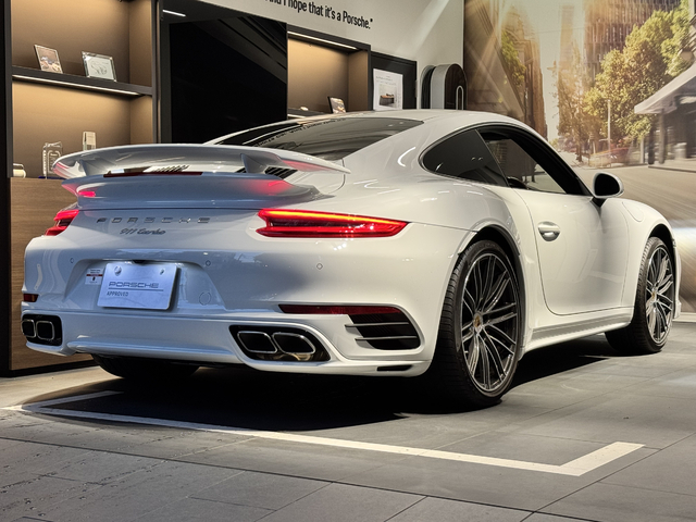 装着オプション：マホガニーインテリアパッケージ　マホガニーヒーター付マルチファンクションステアリング　マホガニーPDKレバー