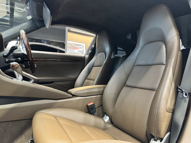 14way電動調節エレクトリックコントロールスポーツシート/ドライバーメモリーパッケージが標準装備されております