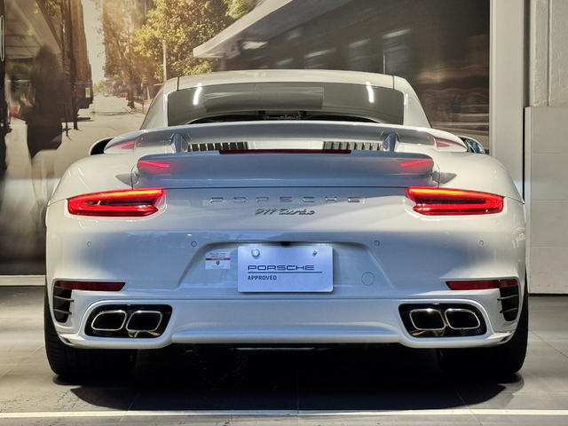 当社では、日本全国北海道から沖縄までご納車が弊社、提携陸送会社通じて可能です。陸送費用などは、登録納車地によりことなりますので、お気軽に当店セールススタッフまでお問い合わせ下さいませ。