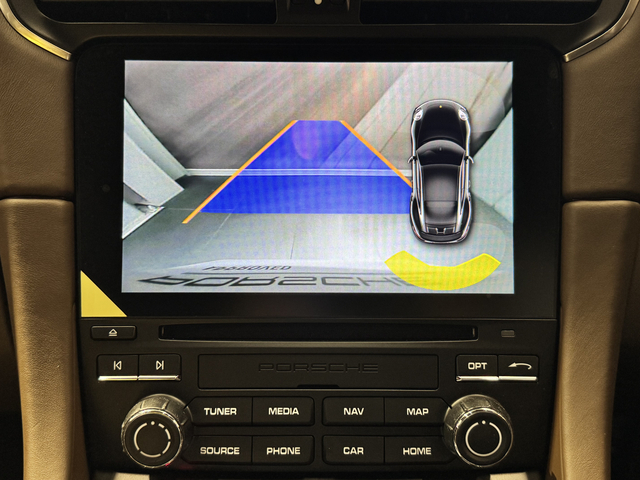 前後パークアシスト＋リバーシングカメラが装着されております