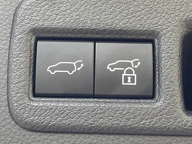 ボタン一つでリアゲートの開閉が可能な「パワーバックドア」を装備しています。