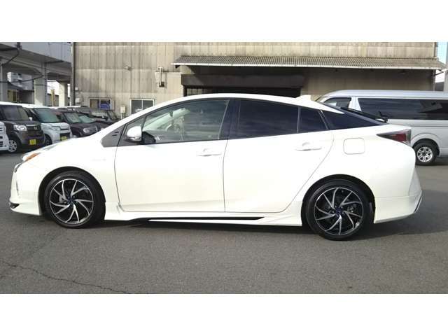 この度は数ある中古車・販売店の中から当社の車両をご覧頂き誠にありがとうございます。車の事ならなんなりとご相談下さい。