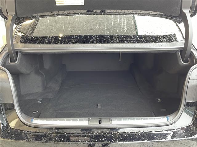 【トランク】積み込みやすくて、たっぷり積める荷室です。シートアレンジできるものは、乗車人数と荷物の量や大きさによってシートを動かすことができるので、より快適なドライブが可能です！
