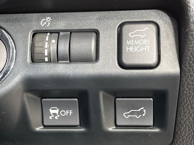 【パワーバックドア】スマートキーや運転席のボタンを押すだけでリアゲートが自動で開閉します！荷物を持っている時や、高い位置にあるバックドアを閉める際に便利な機能です♪