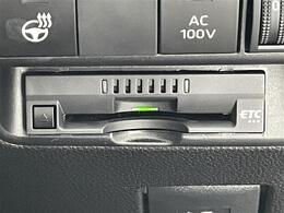 【ETC】有料道路を利用する際に料金所で停止することなく通過できる、ETC車載器（ノンストップ自動料金収受システム機器）が装備されています。セットアップを行うことで利用可能になります。
