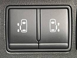 【両側パワースライドドア】スマートキーや運転席のスイッチで後席両側スライドドアの開閉が可能♪電動だから力を入れてドアを開ける必要が無く、小さなお子様でも簡単に開け閉めでき快適です♪