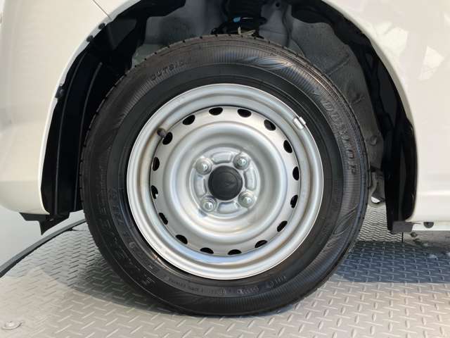 快適にお乗りいただくために、外装を美しく仕上げるだけではなく、内装も細部にいたるまで徹底した清掃・洗浄を実施しております。