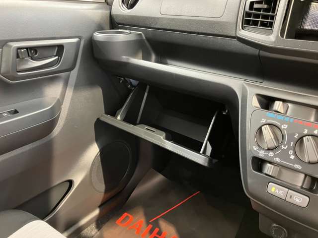 店内では季節で変わるダイハツオリジナルの美味しいスイーツとドリンクでおもてなしいたします。