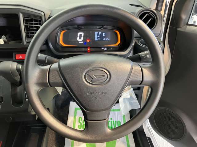 エンジンオイル、オイルエレメント、ワイパーゴム交換。その他バッテリーやベルト類など点検の上、必要な場合には交換してお渡します。