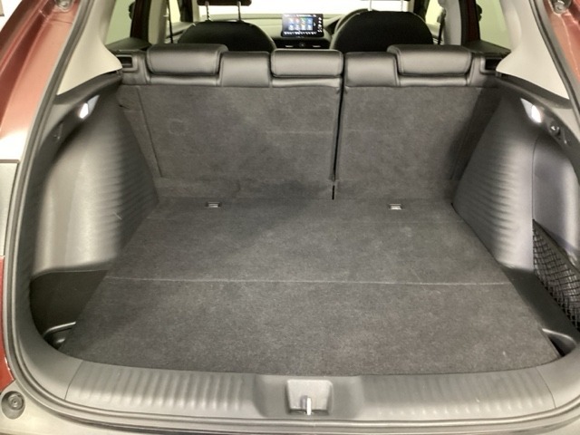 トランクの広さは、どうです、たくさんの荷物が積めますよ。