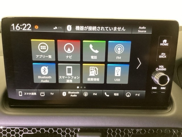 お持ちのスマートフォンと連携して、ナビやBluetoothでの音楽再生が可能です。デザインはもちろん、操作性も良好です。