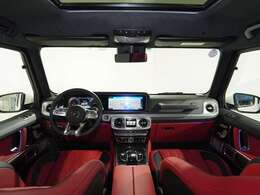 納車前に自社工場にて入念に納車前整備を施します。プレミアム輸入車専門店ならではのノウハウで、消耗品の交換はもちろん、その車種の弱点を押さえた整備も好評です。