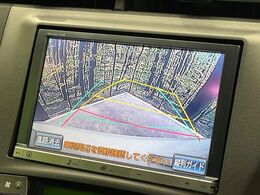 【バックカメラ】駐車時に後方がリアルタイム映像で確認できます。大型商業施設や立体駐車場での駐車時や、夜間のバック時に大活躍！運転スキルに関わらず、今や必須となった装備のひとつです！