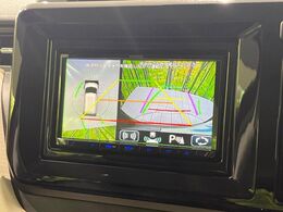 【マルチアラウンドモニター】専用のカメラにより、上から見下ろしたような視点で360度クルマの周囲を確認することができます☆死角部分も確認しやすく、狭い場所での切り返しや駐車もスムーズに行えます。