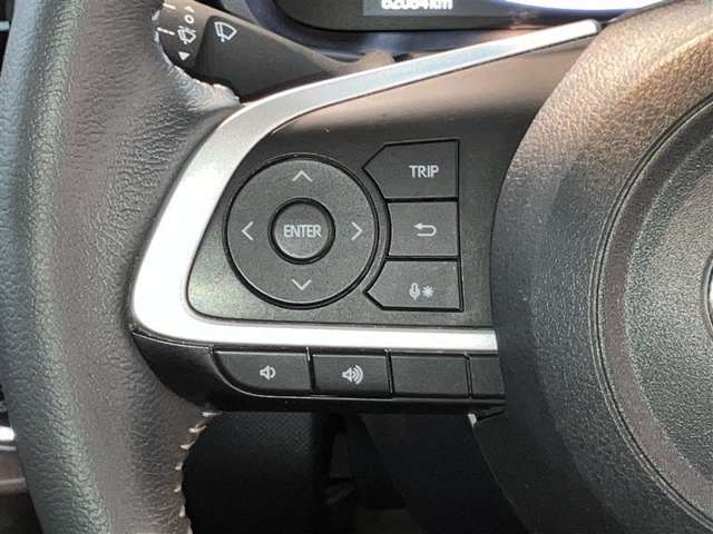 ステアリングスイッチで、安全運転！前方から目線を外さないように！