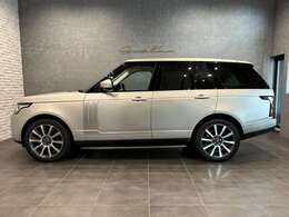 外装は凹み等なく、色褪せもない、大変良好なコンディションとなっております。ボディコーティングのお取り扱いもございますので、さらに綺麗な状態を維持してお乗り頂くことも可能です。