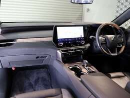 人気のモデリスタエアロも装備♪パノラマサンルーフ、マークレビンソン、前後録画機能付きデジタルインナーミラー、おくだけ充電、輻射ヒーターなどを装備☆