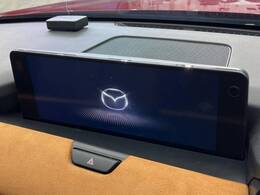 【メーカー純正ナビ】インテリアに溶け込むスタイリッシュな「専用設計」メーカーナビを装備♪視認性や操作性など基本性能にも優れ、より上質なカーライフをお楽しみいただけます。