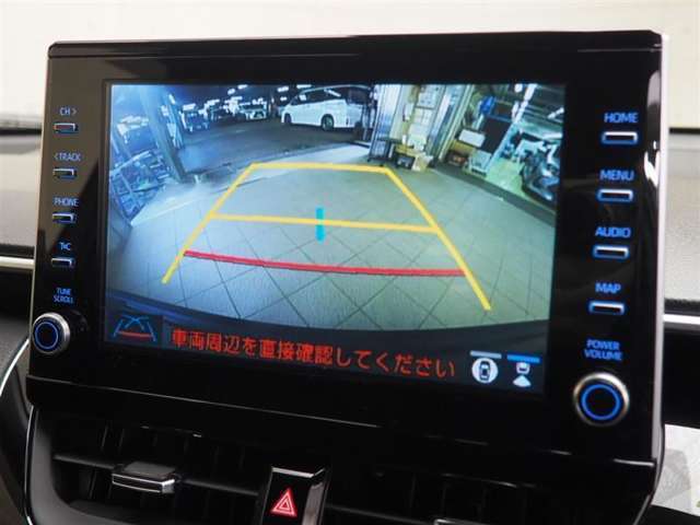 バックガイドモニター付きで駐車も安心です。