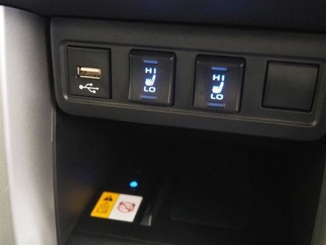 シートヒーター付きで寒い日も快適にお乗りいただけます。