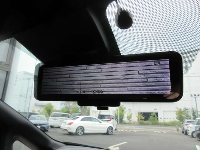 ★デジタルインナーミラーも搭載しており、夜間の視界も良好です！